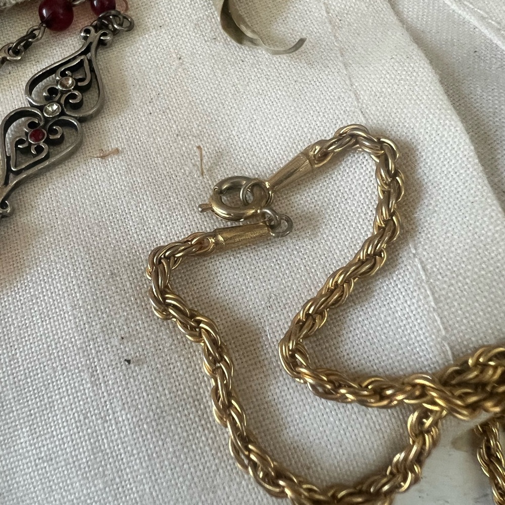 Vintage Shell Necklace - Picture 3 of 5